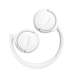 Bele slušalke JBL, povsem zložene navznoter, s stranskimi gumbi in vidnim JBL logotipom.