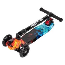 Otroški skiro s tremi kolesi z motivom ognja in vode, zložen pogled od strani