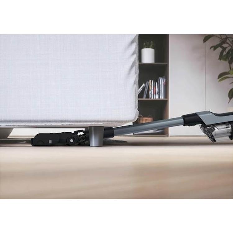 Nizek profil talne krtače Hoover za sesanje pod pohištvom in nizkimi posteljami.