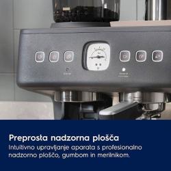 Nadzorna plošča espresso kavnega aparata Electrolux z gumbi, manometrom tlaka in oznakami za parno šobo.