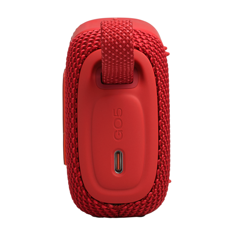 JBL GO5 rdeč zvočnik od spodaj z USB‑C priključkom, gumiranim ohišjem in zanko za nošenje