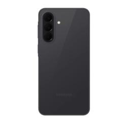 Samsung pametni telefon, prikazan z zadnje strani, v temno sivi barvi s tremi navpično nameščenimi kamerami in LED bliskavico.