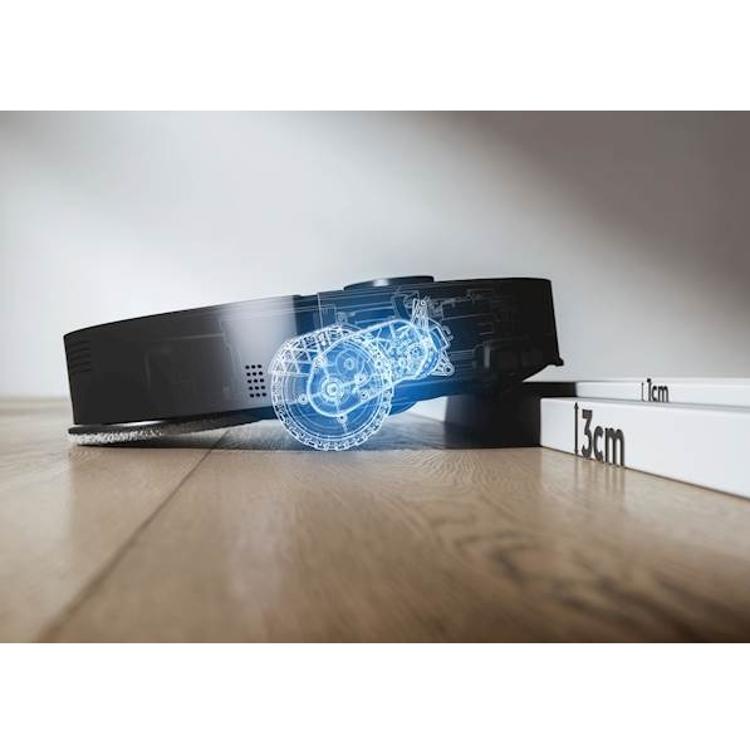 Nizek profil robotskega sesalnika Hoover, prikaz prehoda čez prag višine do 13 mm.