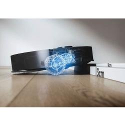 Nizek profil robotskega sesalnika Hoover, prikaz prehoda čez prag višine do 13 mm.