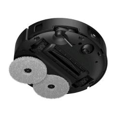 Spodnja stran robotskega sesalnika Hoover z dvema krpama za mokro čiščenje in pogonskimi kolesi.