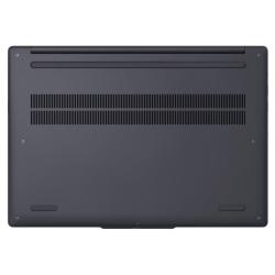 Spodnja stran Lenovo prenosnika z zračnimi režami za hlajenje in gumiranimi nogicami.