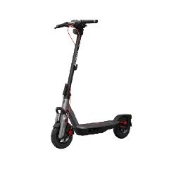 Segway F3 Pro E v trikotnem pogledu, robustna konstrukcija, široke pnevmatike, športni črno‑rdeči poudarki.