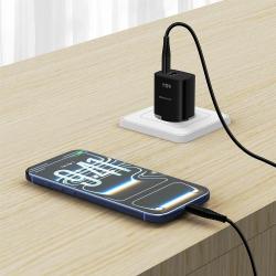 Hitri stenski polnilnik Swissten Edge GaN 45 W v elegantni črni izvedbi z USB‑C Power Delivery izhodom do 45 W in USB‑A Quick Charge 3.0 izhodom 18 W omogoča hitro ter učinkovito polnjenje pametnih telefonov, tablic, prenosnikov in drugih združljivih naprav.