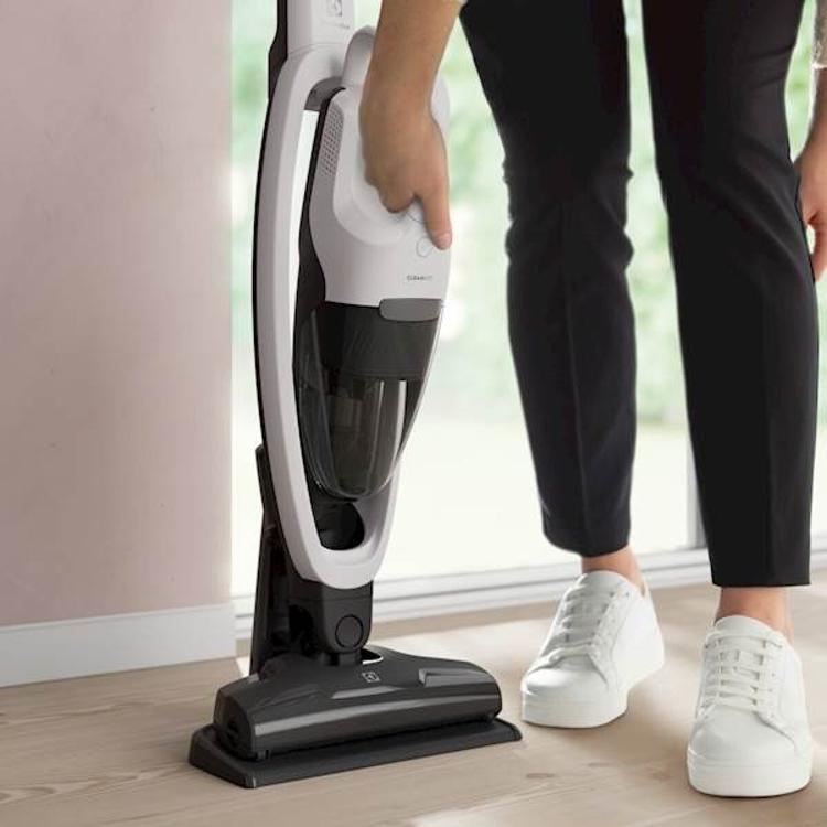 Pokončni sesalnik Electrolux ES31CB18SH, 2v1, 18 V
