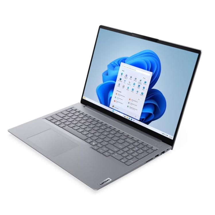 Poslovni prenosnik Lenovo ThinkBook z elegantnim sivim aluminijastim ohišjem, bogatim naborom priključkov in spletno kamero z zaščitnim pokrovom združuje varnost, mobilnost in sodoben dizajn.