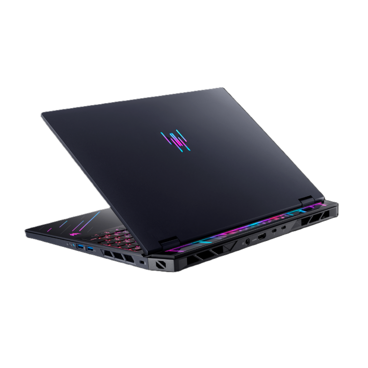 Acer Predator gaming prenosnik, zadnji poševni pogled s pokrovom, izstopajoč Predator logo in hladilne reže.