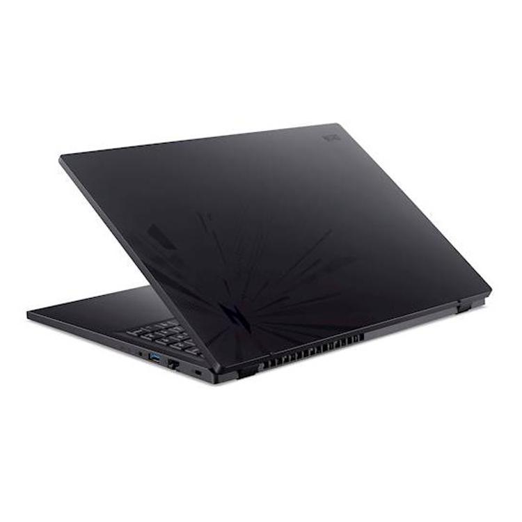 Delno zaprt Acer Nitro, zadnji in stranski pogled, mat črno ohišje z zračniki za hlajenje.