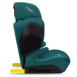 MoMi avtosedež v zeleni barvi, prikazan s stranskim pogledom z bočno zaščito in ISOFIX-pritrditvijo.