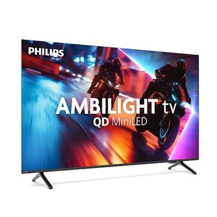 Philips Ambilight TV QD MiniLED z živahno sliko motociklistov, pogled pod kotom