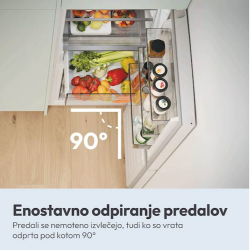 Hladilnik z zamrzovalnikom Candy v inox barvi, prikazan z odpiranjem predalov pri 90° odprtih vratih za lažji dostop do vsebine.