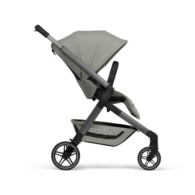 Otroški voziček Joolz v sage zeleni barvi, stranski pogled z nagnjenim sedežem