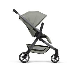 Otroški voziček Joolz v sage zeleni barvi, stranski pogled z nagnjenim sedežem