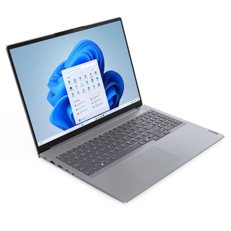 Poslovni prenosnik Lenovo ThinkBook z elegantnim sivim aluminijastim ohišjem, bogatim naborom priključkov in spletno kamero z zaščitnim pokrovom združuje varnost, mobilnost in sodoben dizajn.