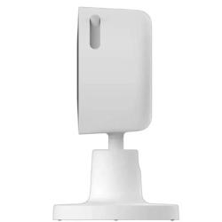 Pogled na nasprotno stran bele pametne kamere Xiaomi C100 z minimalističnim ohišjem.