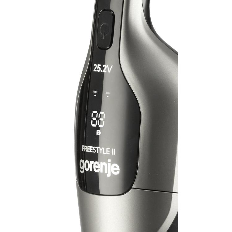 Prikaz digitalnega zaslona brezžičnega sesalnika Gorenje SVC252110FSIIA Freestyle 2 v 1 z napetostjo 25,2 V in prikazom stanja baterije.