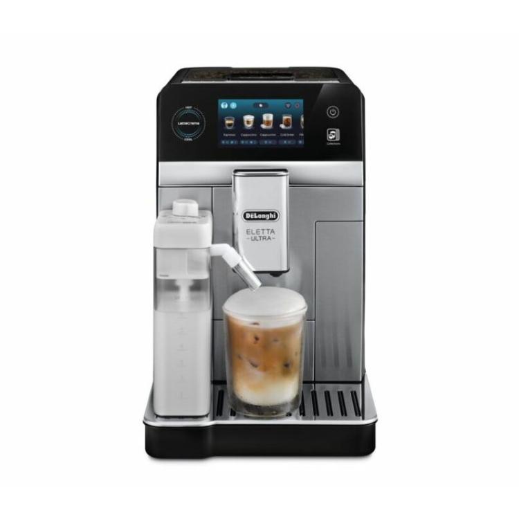 De’Longhi Eletta Ultra avtomatski kavni aparat s kozarcem ledene kave in mlečnim vsebnikom, sprednji pogled.
