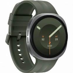 Pametna ura Galaxy Watch 44 mm z LTE povezljivostjo združuje eleganten srebrni okvir, zelen silikonski pašček in napredne funkcije za spremljanje zdravja ter aktivnosti.
