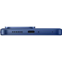 Spodnji rob modrega pametnega telefona z USB-C priključkom, zvočnikom, mikrofonom in predalom za kartico SIM.