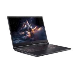 Poševni stranski pogled Acer Nitro 17, tanek okvir zaslona in masivni tečaji v gaming slogu.