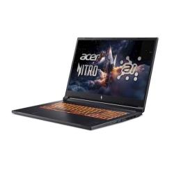 Prenosnik Acer Nitro 17 z oranžno osvetljeno tipkovnico in Nitro grafiko na zaslonu.