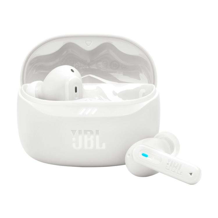 JBL Tune Beam 2 TWS slušalke, bele, odprt etui, vidna LED, silikonski nastavki, kompaktno ohišje.