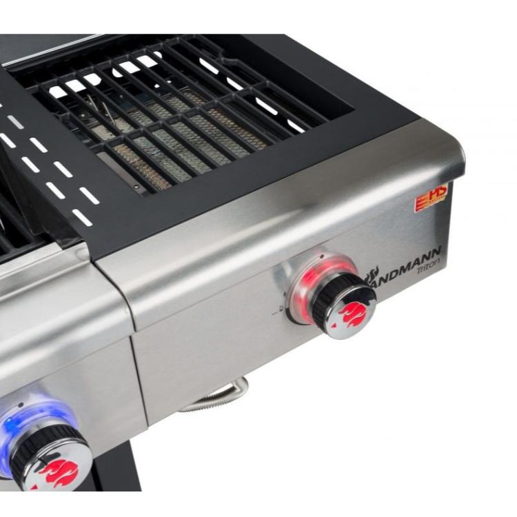 Detajl stranskega gorilnika na plinskem žaru Landmann Triton Silver.