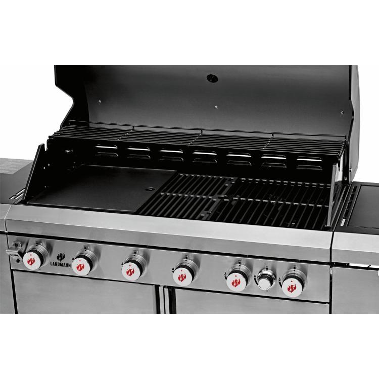 Notranjost plinskega žara Landmann z več conskim litoželeznim rešetkami za peko.