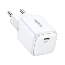 Majhen in lahek USB-C polnilnik z evropskim vtičem za vsakodnevno uporabo.