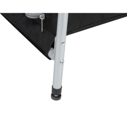 Detajl aluminijaste noge Brunner kamp omarice z nedrsečim zaključkom.