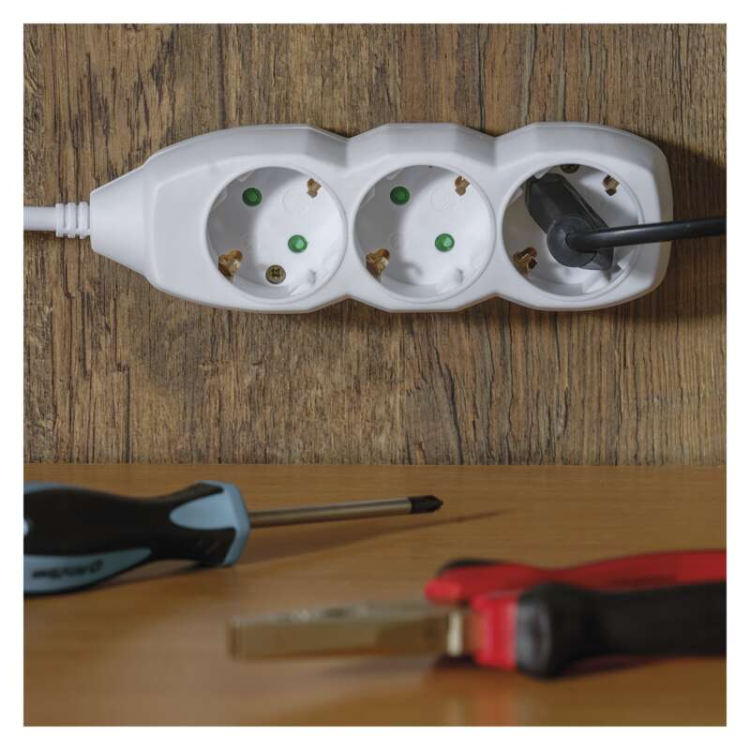 Podaljšek Emos 3 m / 4 vtičnice / beli / PVC / 1,5 mm2