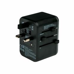 Verbatim adapter: univerzalni potovalni adapter z izvlečnimi EU/UK/USA/AUS vtikači in varnostnimi oznakami.