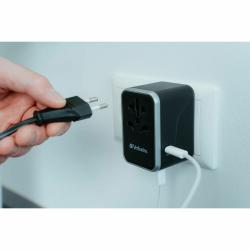 Verbatim adapter: adapter v stenski vtičnici z USB kablom, pripravljen za uporabo z EU vtikačem.
