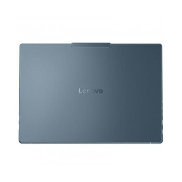 Lenovo Yoga Pro 9 – zgornji pogled zaprtega prenosnika, modro-sivo kovinsko ohišje, minimalističen dizajn z logotipom Lenovo.