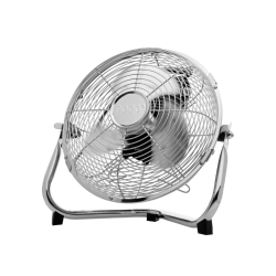 Kotni pogled na ventilator SOGO s kovinskim stojalom in tremi lopaticami za učinkovito hlajenje.