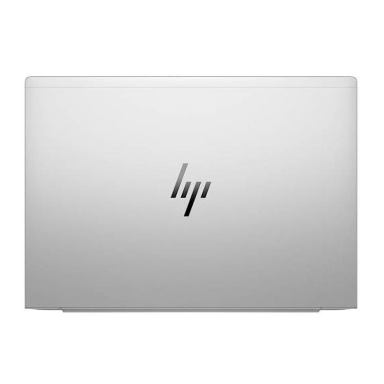 Zadnji pogled na srebrn HP EliteBook z elegantnim kovinskim pokrovom in prepoznavnim logotipom HP.