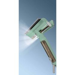 Podrobni prikaz glave čistilca oken z razpršilnim mehanizmom.