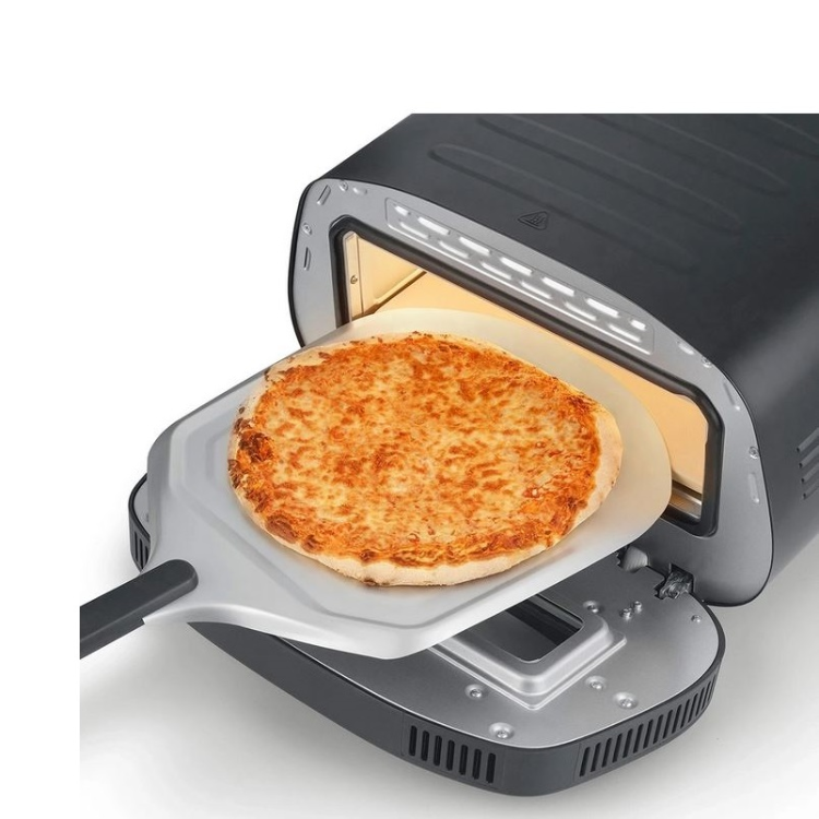 Pečica za pico CASO Design PizzaChef 430 z elegantnim črnim dizajnom, zmogljivim sistemom segrevanja in temperaturo, primerljivo s profesionalnimi pečmi, omogoča pripravo pic, flambiranih pit in drugih pekovskih specialitet z odličnimi rezultati.