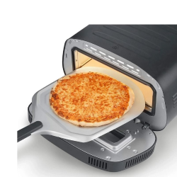 Pečica za pico CASO Design PizzaChef 430 z elegantnim črnim dizajnom, zmogljivim sistemom segrevanja in temperaturo, primerljivo s profesionalnimi pečmi, omogoča pripravo pic, flambiranih pit in drugih pekovskih specialitet z odličnimi rezultati.