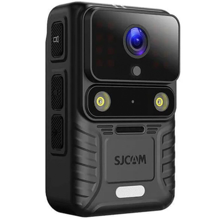 SJCAM akcijska kamera v črni barvi, prikazana pod kotom z vidnimi stranskimi gumbi, objektivom in LED-osvetlitvijo.
