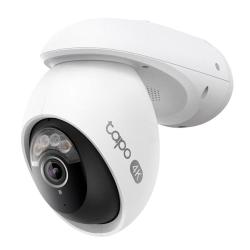 Zunanja varnostna kamera TP-Link Tapo C560WS z ločljivostjo 4K Ultra HD, motoriziranim vrtenjem in nagibanjem ter naprednim AI sledenjem omogoča izjemno natančen nadzor doma ali poslovnega objekta.