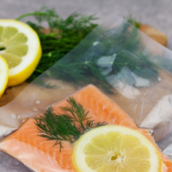 Vakuumske vrečke CASO Design za shranjevanje živil omogočajo dolgotrajno ohranjanje svežine, arom in hranilnih snovi ter so primerne za vakuumiranje in sous-vide kuhanje.