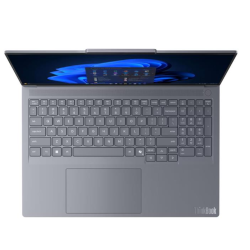 Lenovo ThinkBook 16p G6 R9 16 32/512, W11P, pogled od zgoraj na tipkovnico s številčnico in veliko sledilno ploščico.