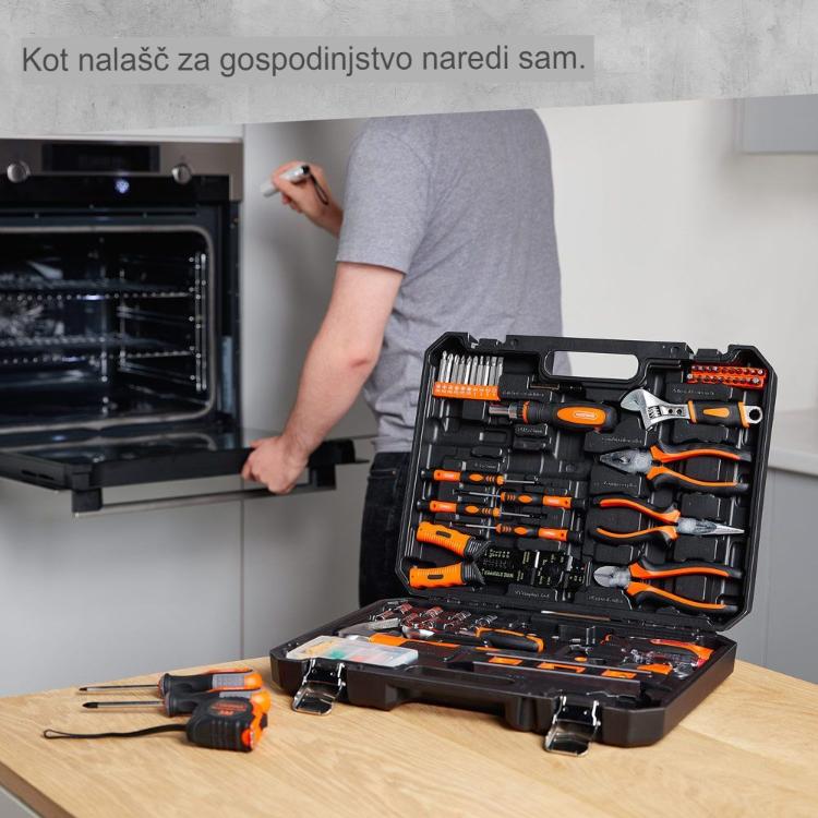 Obsežen komplet ročnega orodja vsebuje izvijače, klešče, nastavljivi ključ, šesterokotne ključe, nastavke in druge pripomočke za domača popravila ter vzdrževanje.