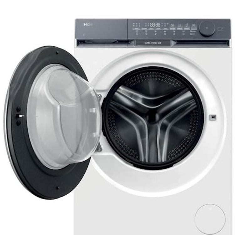 Pralni stroj Haier s kapaciteto 8 kg, velikimi vrati za enostavno nalaganje perila in naprednim sistemom Ultra Fresh Air omogoča učinkovito pranje ter dolgotrajno svežino notranjosti bobna.