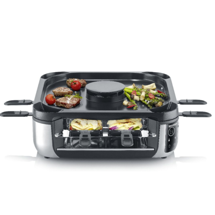 SEVERIN raclette žar v črno-srebrni barvi, prikazan med pripravo mesa, zelenjave in zapečenih jedi v osmih ponvicah.